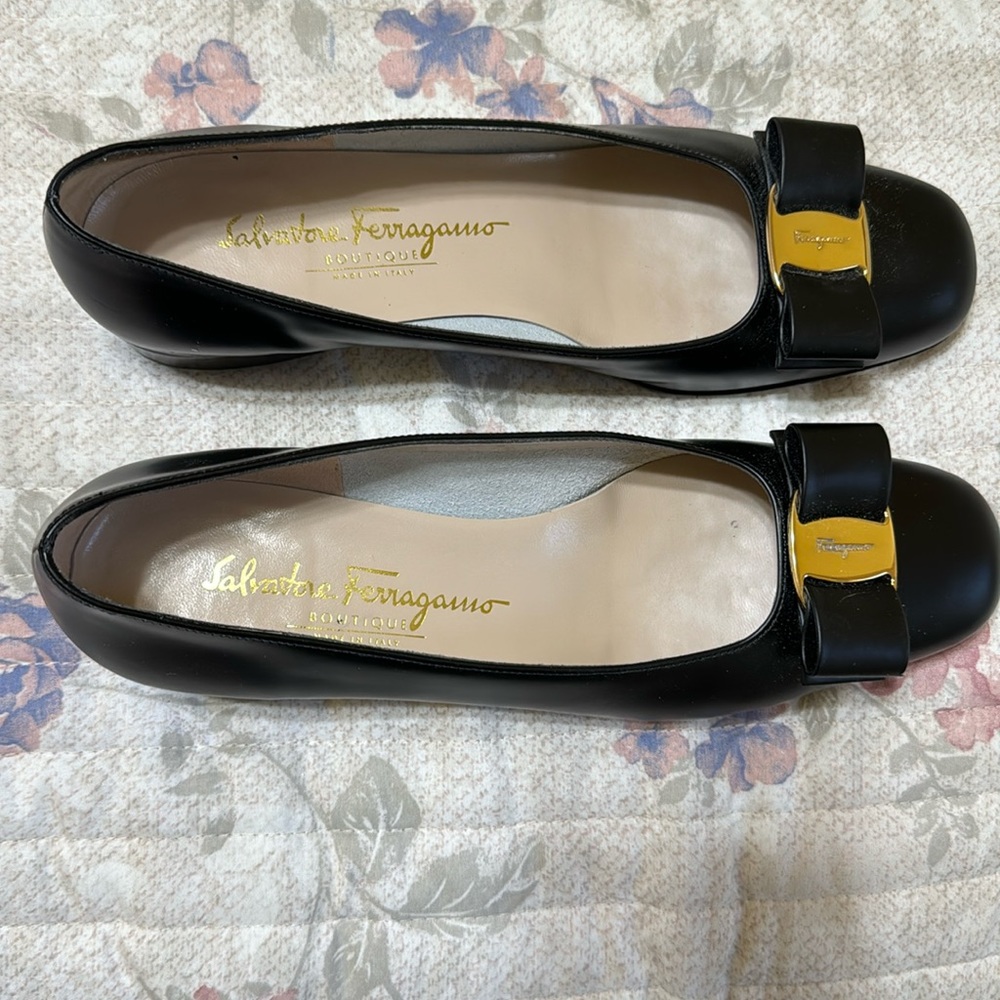 Ferragamo black leather bow shoe. Block heel. Made in Italy. Great condition!